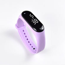 Charger l'image dans la galerie, Montre waterproof avec heros en relief pour enfants