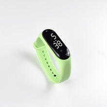 Charger l&#39;image dans la galerie, Montre waterproof avec heros en relief pour enfants
