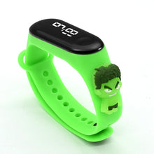Charger l&#39;image dans la galerie, Montre waterproof avec heros en relief pour enfants
