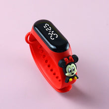 Charger l&#39;image dans la galerie, Montre waterproof avec heros en relief pour enfants
