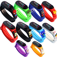 Charger l&#39;image dans la galerie, Montre waterproof avec heros en relief pour enfants
